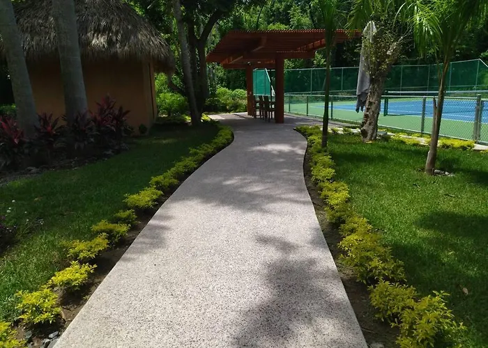 Exclusiva En Punta Garrobo Zihuatanejo